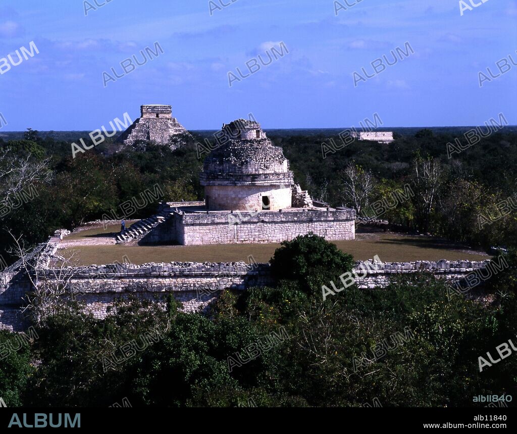 Mexico.Yucatan..Z.A. de Chichen itza.Cultura Maya.El Caracol(observatorio astronomico) y La Piramide de Kukulcan.