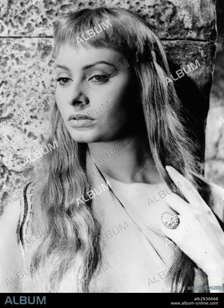 LOREN SOPHIA / LOREN SOFIA 1934/. SOPHIA LOREN in TWO NIGHTS WITH CLEOPATRA, 1953 (DUE NOTTI DI CLEOPATRA), directed by MARIO MATTOLI. Copyright MINERVA.