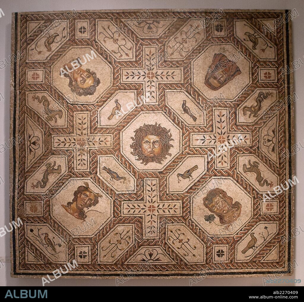. . . . Mosaico MEDUSA Y LAS ESTACIONES. Arte romano, siglo IV d.C.. Procedencia: PALENCIA. MUSEO ARQUEOLOGICO NACIONAL.
