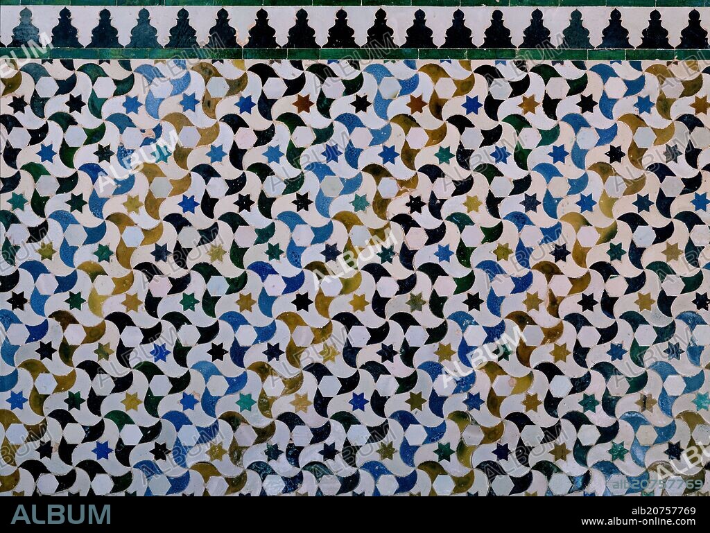 ALICATADOS DE ALICERES CURVOS DEL PORTICO SEPTENTRIONAL DEL PATIO DE LOS ARRAYANES - SIGLO XIV.