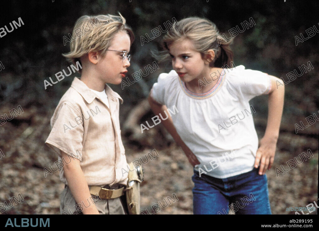 ANNA CHLUMSKY and MACAULAY CULKIN in MY GIRL, 1991, directed by HOWARD ZIEFF. Copyright COLUMBIA PICTURES.