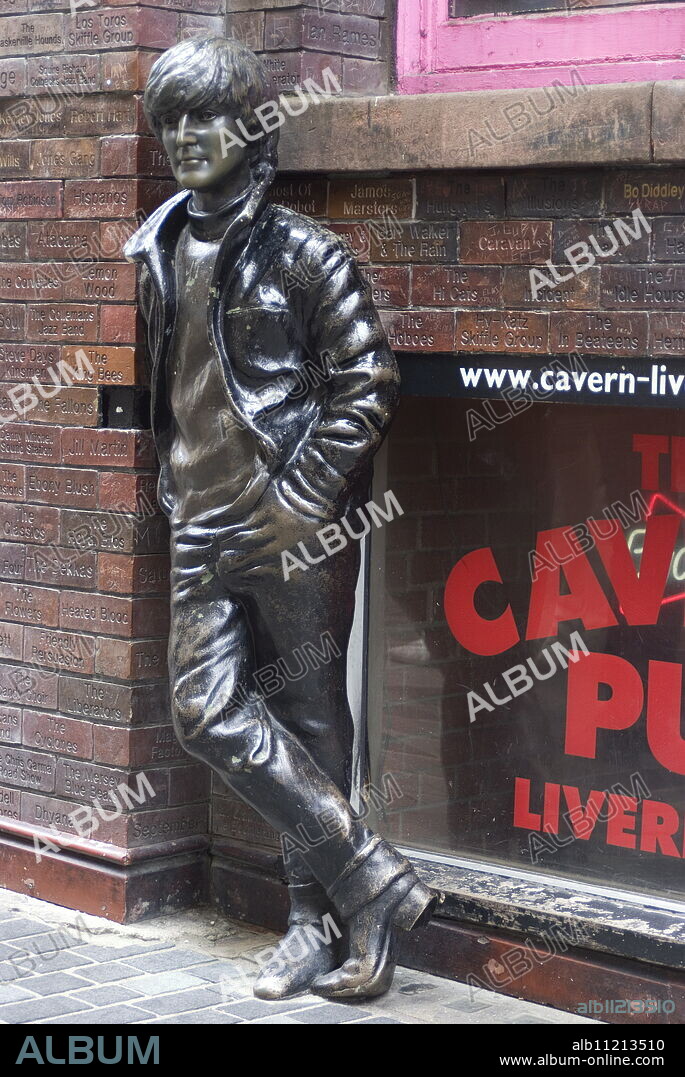 Statue of John Lennon near the original Cavern Club, Matthew Street, Liverpool, Merseyside, England, United Kingdom, Europe.