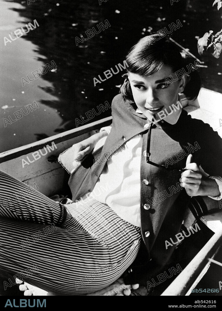 AUDREY HEPBURN en ARIANE, 1957 (LOVE IN THE AFTERNOON), dirigida por BILLY WILDER. Copyright BILLY WILDER.