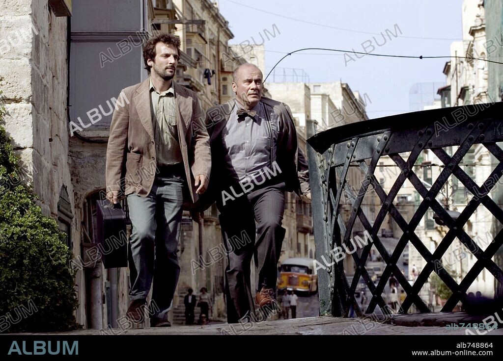 HANNS ZISCHLER et MATHIEU KASSOVITZ dans MUNICH, 2005, réalisé par STEVEN SPIELBERG. Copyright UNIVERSAL PICTURES / BALLARD, KAREN.