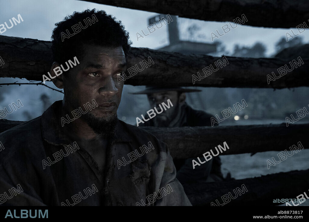 BEN FOSTER y WILL SMITH en HACIA LA LIBERTAD, 2022 (EMANCIPATION), dirigida por ANTOINE FUQUA. Copyright Apple TV+.