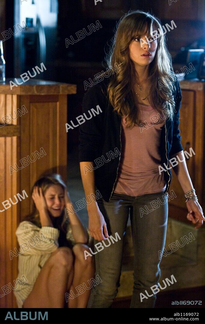 DANIELLE PANABAKER y JULIANNA GUILL en VIERNES 13, 2009 (FRIDAY THE 13TH), dirigida por MARCUS NISPEL. Copyright PARAMOUNT PICTURES / JOHNSON, JOHN P.