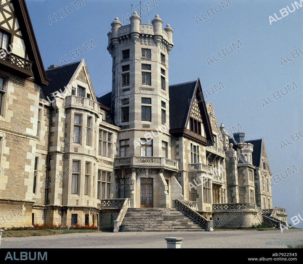 JAVIER GONZALEZ DE RIANCHO / GONZALO BRINGAS VEGA. PALACIO REAL REALIZADO ENTRE 1908 Y 1911 - SEDE DE LA UNIVERSIDAD INTERNACIONAL MENENDEZ PELAYO - FOTO AÑOS 70.
