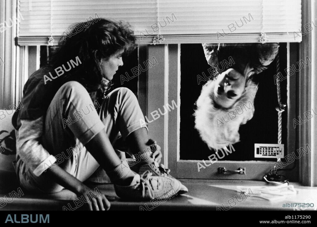 HELEN HUNT and SARAH JESSICA PARKER in GIRLS JUST WANT TO HAVE FUN, 1985. Copyright NEW WORLD PICTURES.