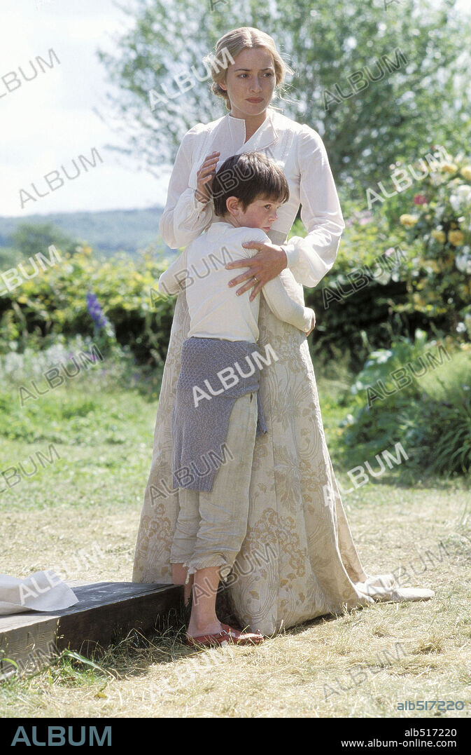 FREDDIE HIGHMORE et KATE WINSLET dans FINDING NEVERLAND, 2004, réalisé par MARC FORSTER. Copyright MIRAMAX.