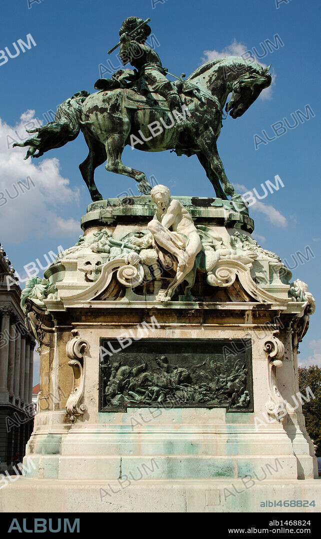 EUGENIO DE SABOYA CARIGNAN (París, 1663-Viena, 1736), llamado PRINCIPE EUGENIO. Militar y político francés al servicio de Austria. Destacó en la lucha por la liberación de Viena contra los turcos y en sucesivas campañas en el Danubio. ESTATUA ECUESTRE del príncipe realizada por Jozsef RONA (1861-1939) en el año 1900 para conmemorar la Batalla de Zenta de 1697. Budapest. Hungría.