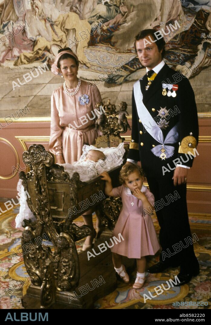 STOCKHOLM 1979-08-31. Crown Prince Carl Philip is seen in King Karl XI; s cradle, surrounded by Queen Silvia, King Carl Gustaf and Princess Victoria (now Crown Princess) during his christening at the Royal Palace in Stockholm, Sweden, August 31, 1979. Photo: Jan Delden / SCANPIX / kOD: 10 *** Local Caption *** 00152017.