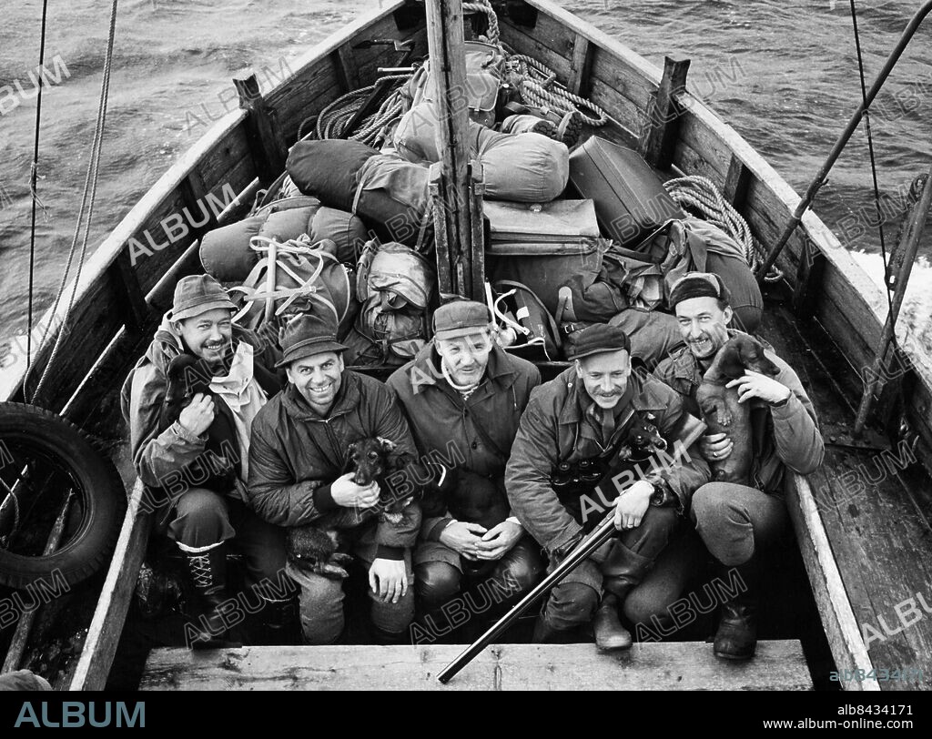 1961-10.. Orig. bildtext... SÄLJAKT OKTOBER 1961 NILS LINNMAN, GERT ENGSTRÖM Anm. TV rep Jägare Taxar Båtar persons: Gert Engström ;Nils Linnman ;Boris Engström ;Anders-Erik Malm sites: SVERIGE.