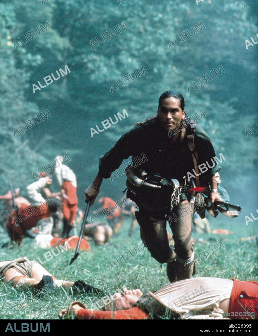 DANIEL DAY-LEWIS en EL ÚLTIMO MOHICANO, 1992 (THE LAST OF THE MOHICANS), dirigida por MICHAEL MANN. Copyright 20TH CENTURY FOX/MORGAN CREEK.