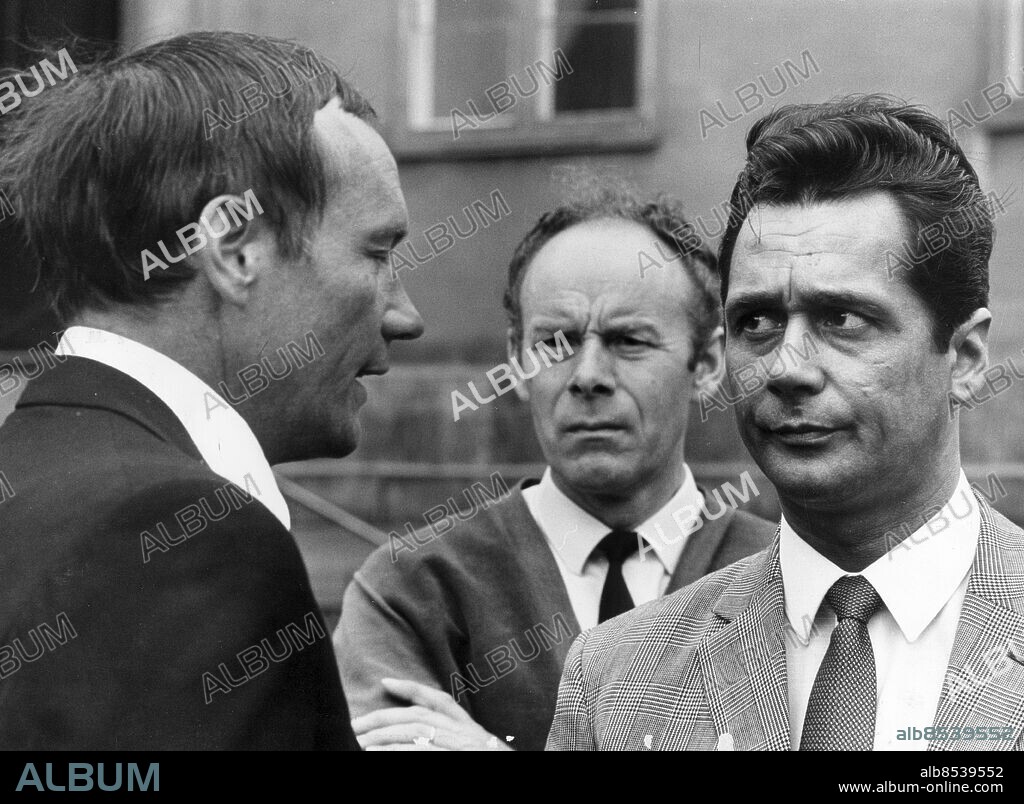 STOCKHOLM 19670627 - Träskmorden i Stockholm. Advokat Hening Sjöström (tv) med den mordåtalade Hans Marmbo (th) som sitter anhållen för mord på tre personer vars kroppar dumpades i vattnet i bland annat Nybroviken. Namnet "Träskmorden" kommer från de skumraskkvarter runt Brunnsgatan där morden utfördes. . Foto: DEX Kod: 192 COPYRIGHT SCANPIX SWEDEN.