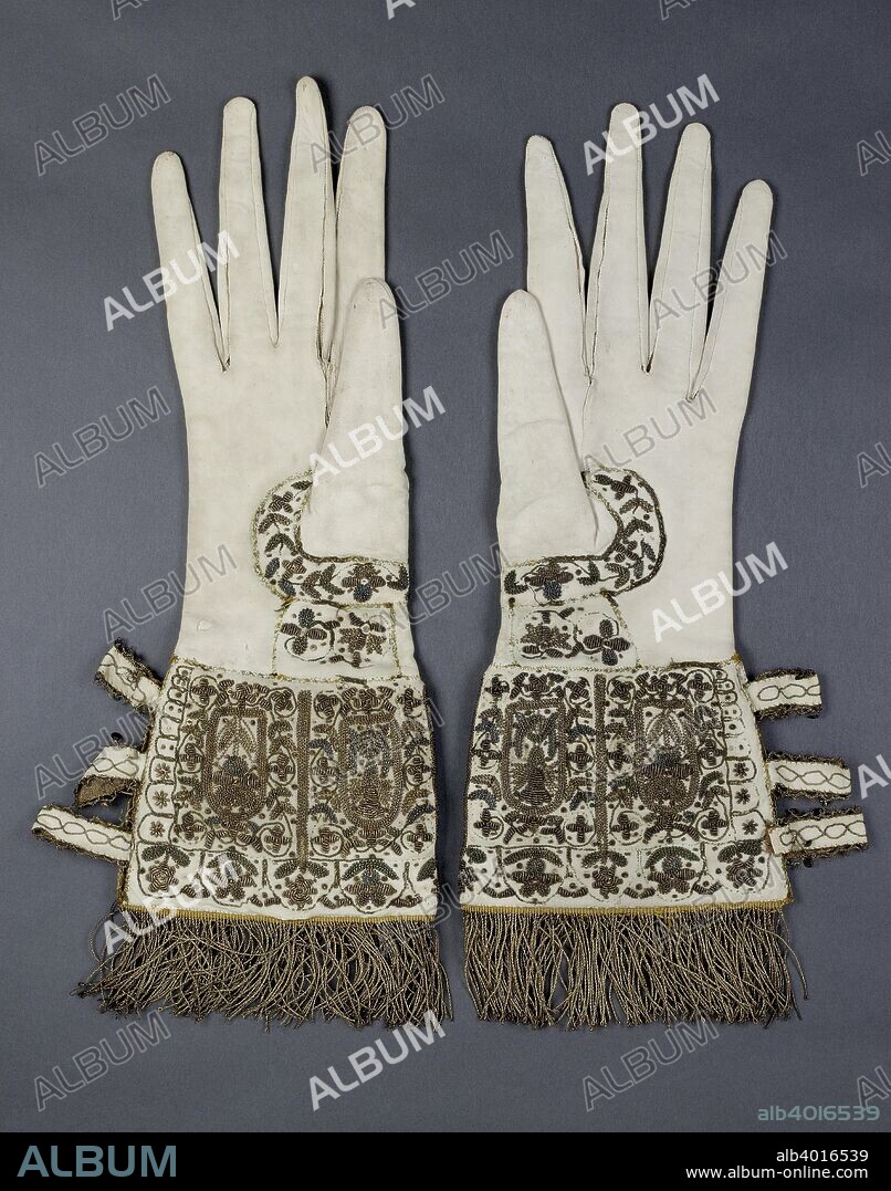 Gloves (Queen Elizabeth I gloves), 16th century.  Dimensions: length x width: 42 x 18 cmlength: Middle finger 9 cm Approx.width: Middle finger 2 cm Max.length: Little finger 8 cm Approx.
