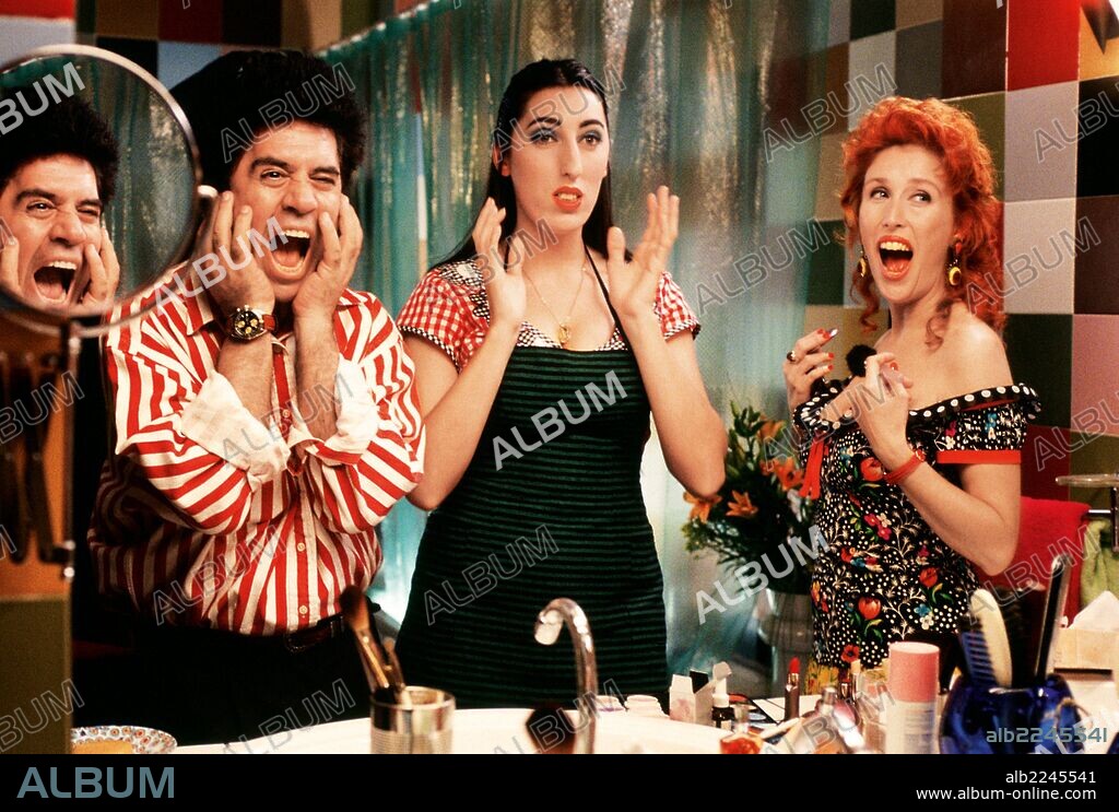 PEDRO ALMODOVAR et VERONICA FORQUE dans KIKA, 1993, réalisé par PEDRO ALMODOVAR. Copyright EL DESEO S.A.