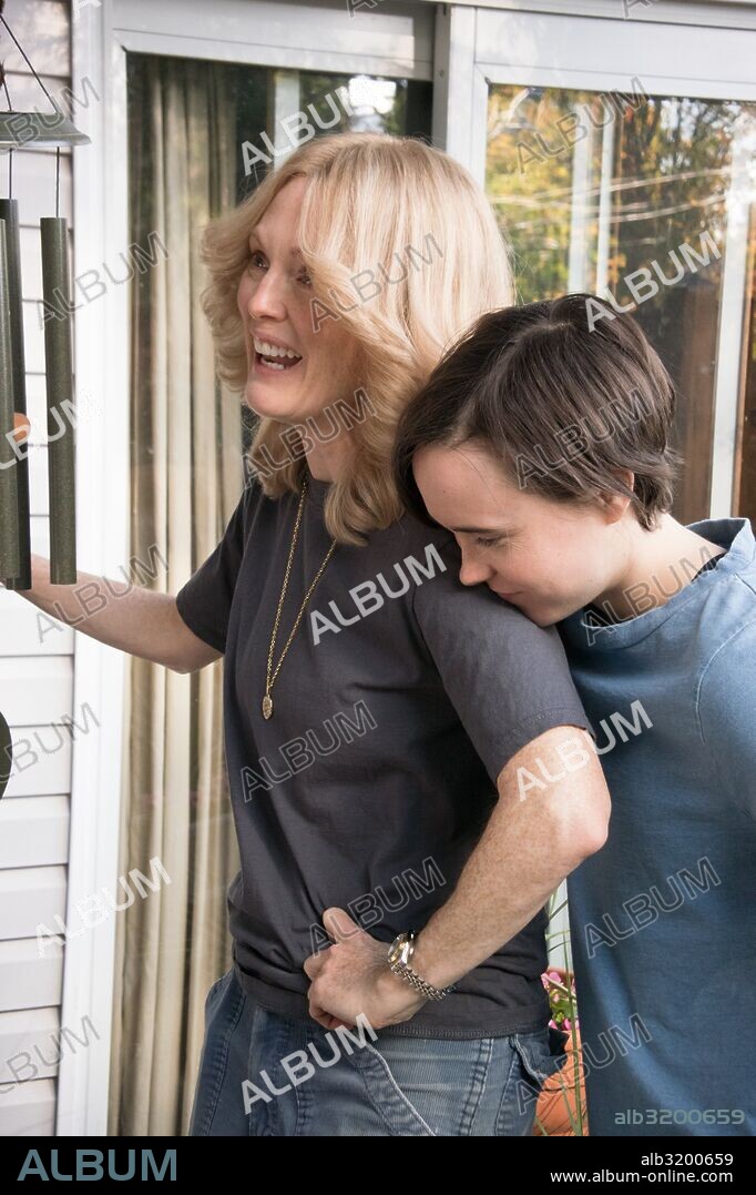 ELLIOT PAGE and JULIANNE MOORE in FREEHELD, 2015, directed by PETER SOLLETT. Copyright DOUBLE FEATURE FILMS.