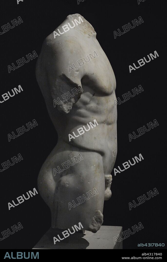 Torso de la estatua de un hombre. Copia romana del siglo I de un original griego del 450 a. C. Mármol. Museo Liebieghaus. Frankfurt. Alemania.