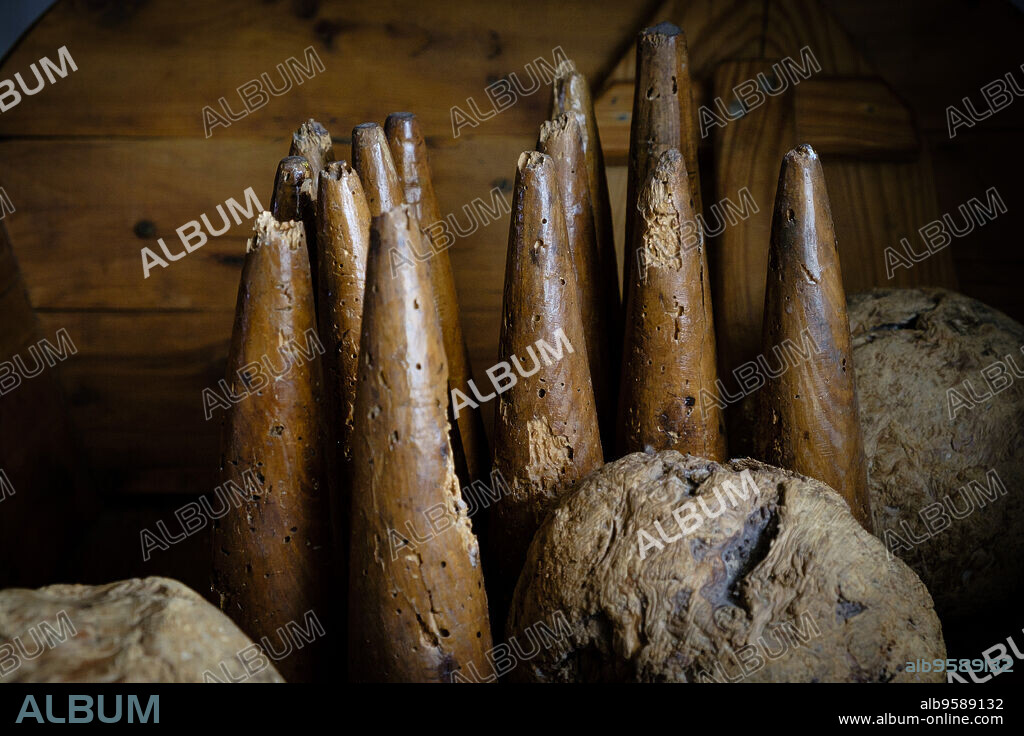 juego de tirada de Galls, juego de bolos fabricados con enebro rojo -Juniperus oxycedrus- , Museo de Etnografía de Formentera, Sant Francesc Xavier,Formentera, balearic islands, Spain.