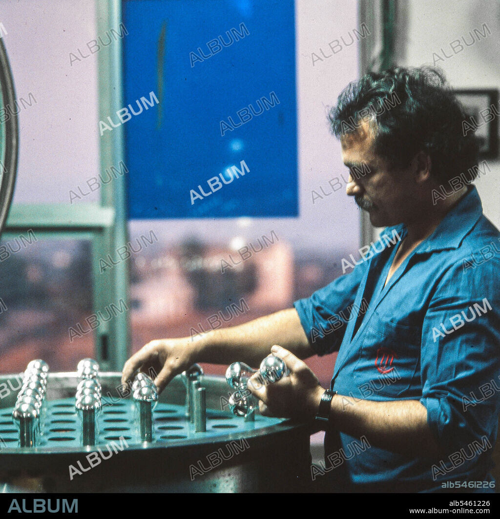 Fábrica de bombillas, Mataró. Fotografía del año 1984.