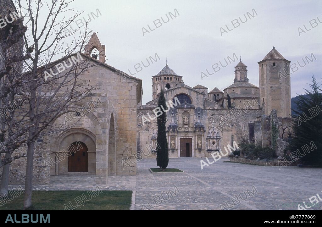 AUTOR LIBRE 01307. FACHADA BARROCA DE LA IGLESIA ABACIAL CONSTRUIDA HACIA EL AÑO 1669.