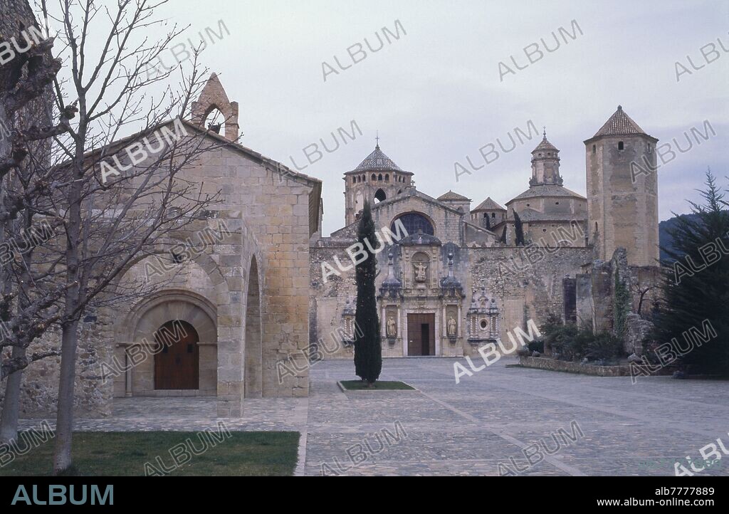 FACHADA BARROCA DE LA IGLESIA ABACIAL CONSTRUIDA HACIA EL AÑO 1669.