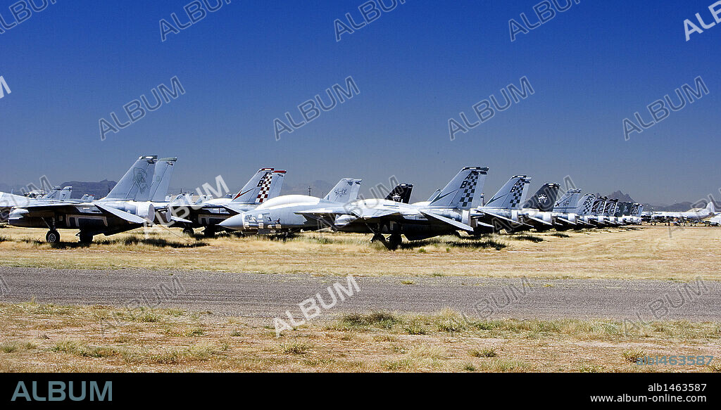 BASE AEREA DAVIS-MONTHAN. Vista de algunos aviones. Cercanías de Tucson. Estado de Arizona. Estados Unidos.
