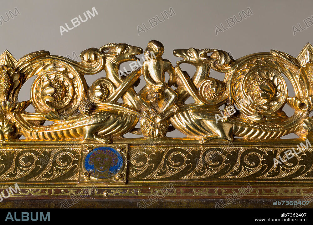 Schatzkammer, Annoschrein, Werkstatt des Nikolaus von Verdun. und Köln, um 1183, Firstkamm mit Affe und Ziegen.