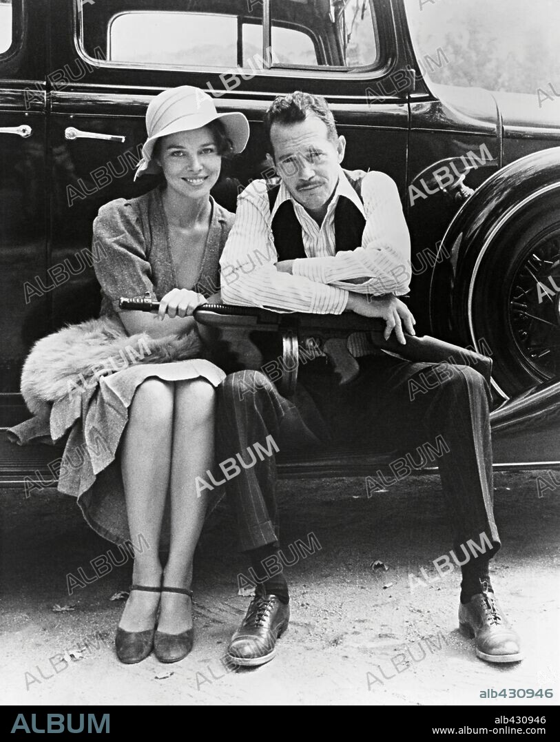 MICHELLE PHILLIPS et WARREN OATES dans DILLINGER, 1973, réalisé par JOHN MILIUS. Copyright AMERICAN/INTERNATIONAL.