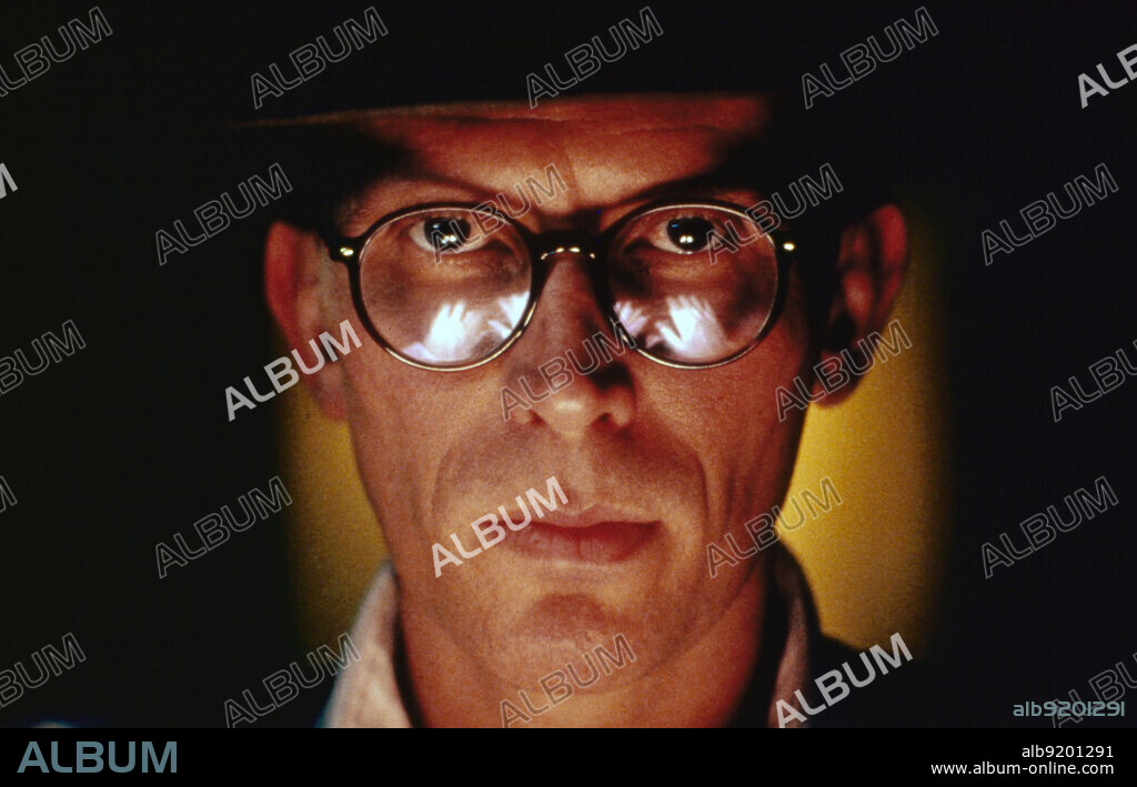 PETER WELLER dans LE FESTIN NU, 1991 (NAKED LUNCH), réalisé par DAVID CRONENBERG. Copyright FILM TRUSTEES LTD./NAKED LUNCH PRODUCTIONS/NIPPON FILM DEVEL.