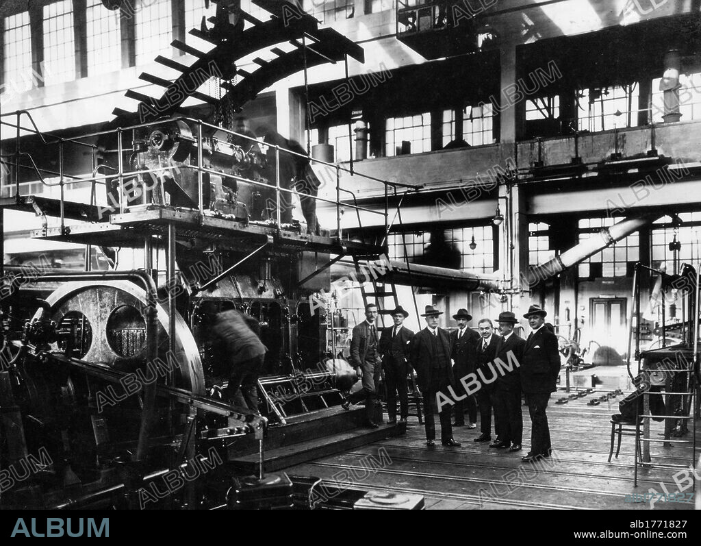Giovanni Agnelli visiting the plant with some collaborators. Italian entrepreneur Giovanni Agnelli, founder of FIAT car manufactoring, visiting the 'Grandi Motori' testing room together with engineer Giovanni Chiesa, general manager  Guido Fornaca and other collaborators. Turin, 1923.