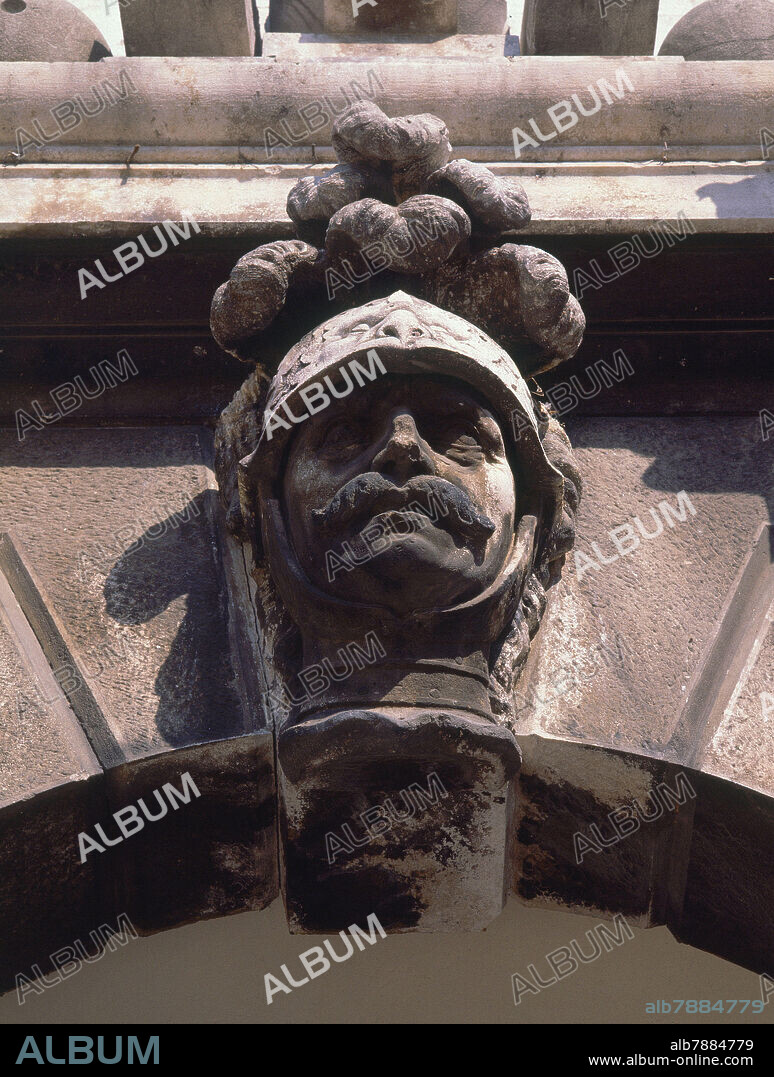 ESCULTURA DE LA CABEZA DE GUERRERO - SIGLO XVI.