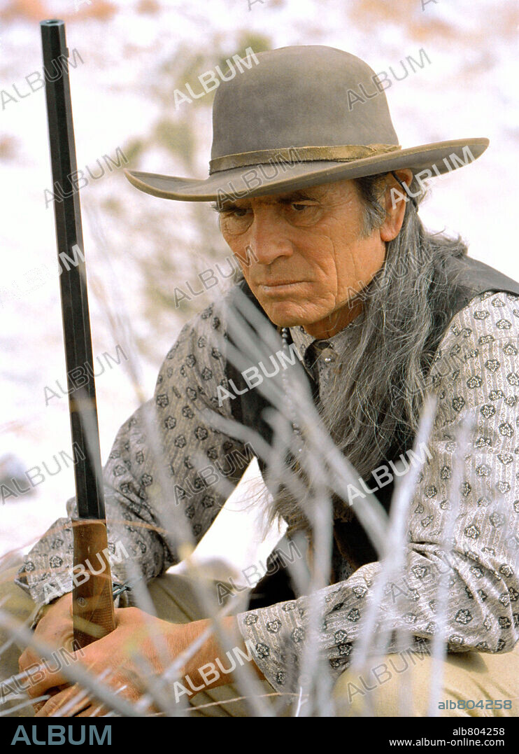 TOMMY LEE JONES en DESAPARICIONES, 2003 (THE MISSING), dirigida por RON HOWARD. Copyright COLUMBIA PICTURES / REED, ELI.