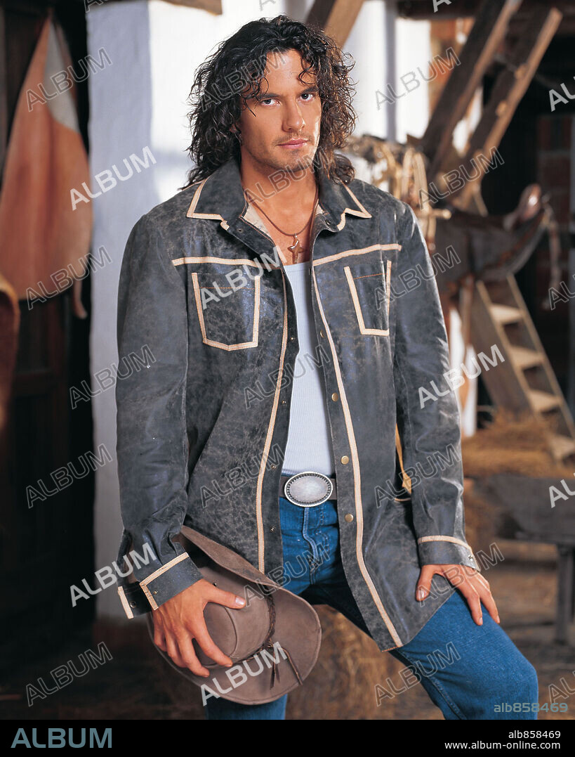 MARIO CIMARRO en PASION DE GAVILANES-TV, 2003, dirigida por RODRIGO TRIANA. Copyright RTI TELEVISION.