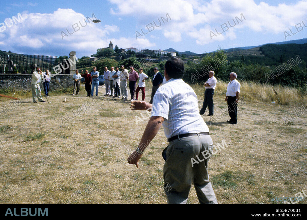 Navascués, juego La Calva ; fiesta del 8 septiembre, Valle Salazar (Pirineos).