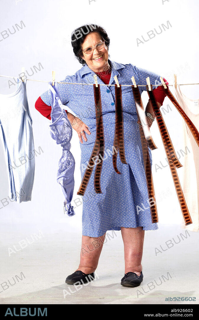 CANDIDA VILLAR en CANDIDA, 2006, dirigida por GUILLERMO FESSER. Copyright SOGECABLE.