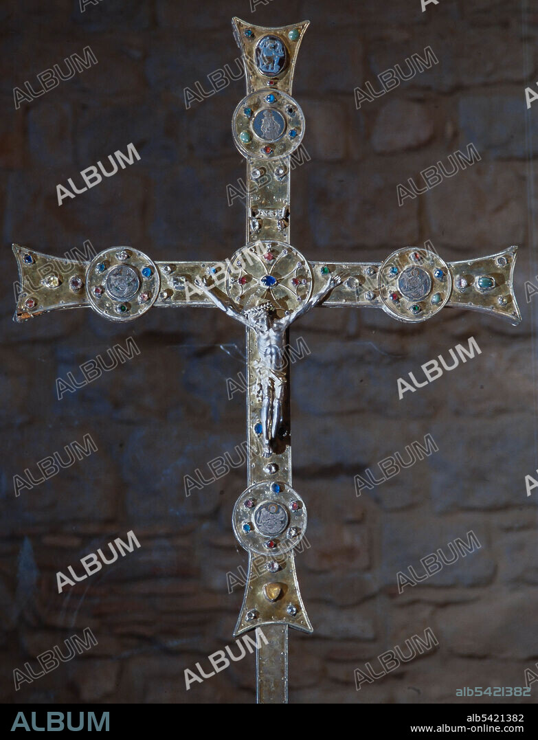 Cruz de las Cofradías, siglo XIV, 160 x 82 cm. Museu d'Art de Girona.
