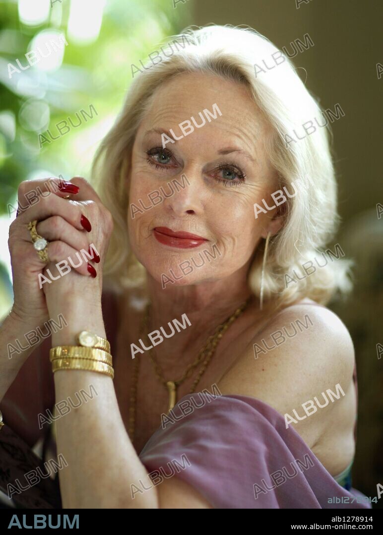 TIPPI HEDREN. Mar 16, 2007 - Palm Beach, FL, USA - TIPPI HEDREN, best known for being in Hitchcock's "The Birds" and for being Melanie Griffith's mother, at the Polo Lounge in the Colony Hotel.  She is coming here to speak about the national wildlife preserves on which she lives, and her passion for saving animals. (Credit Image: © Lannis Waters/Palm Beach Post/ZUMA Press) RESTRICTIONS: USA Tabloid RIGHTS OUT!. 16/03/2007