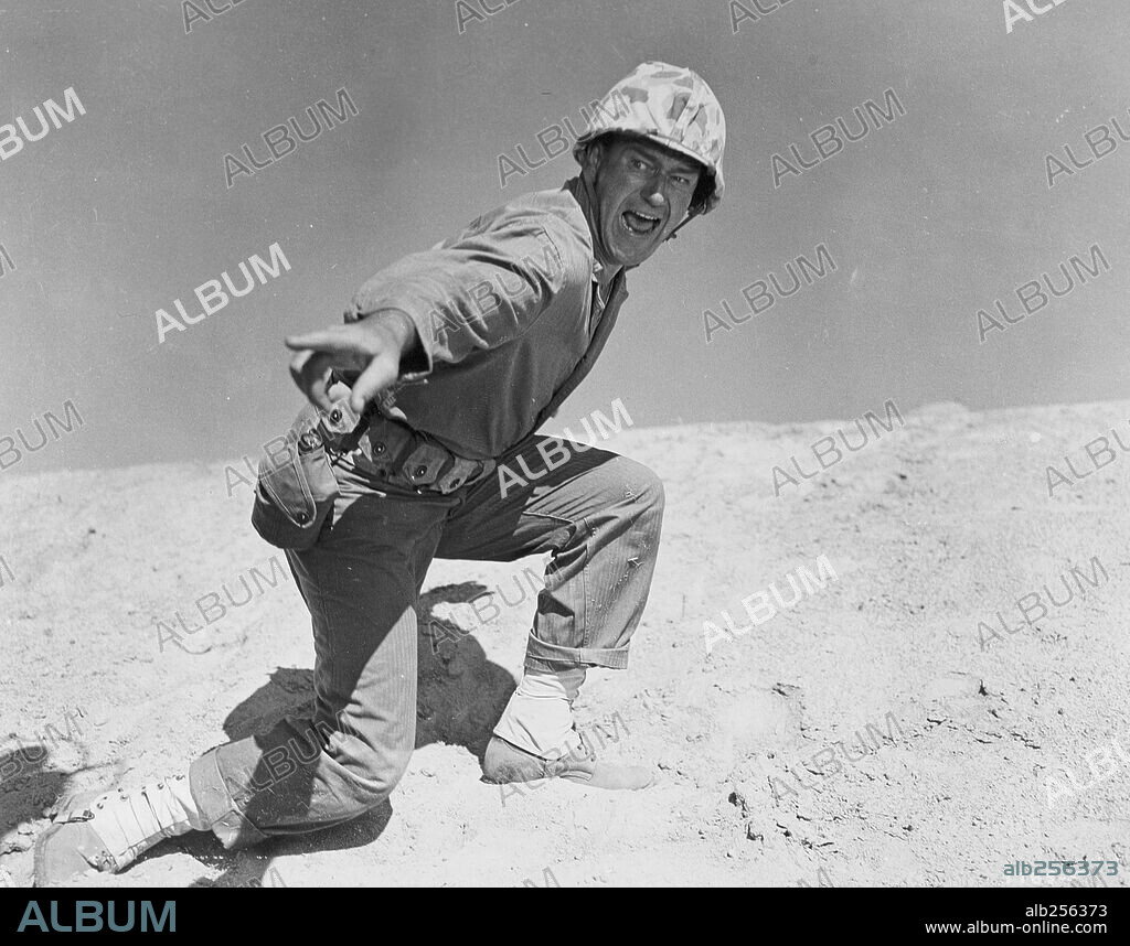 JOHN WAYNE in SANDS OF IWO JIMA, 1949, directed by ALLAN DWAN. Copyright REPUBLIC PICTURES.