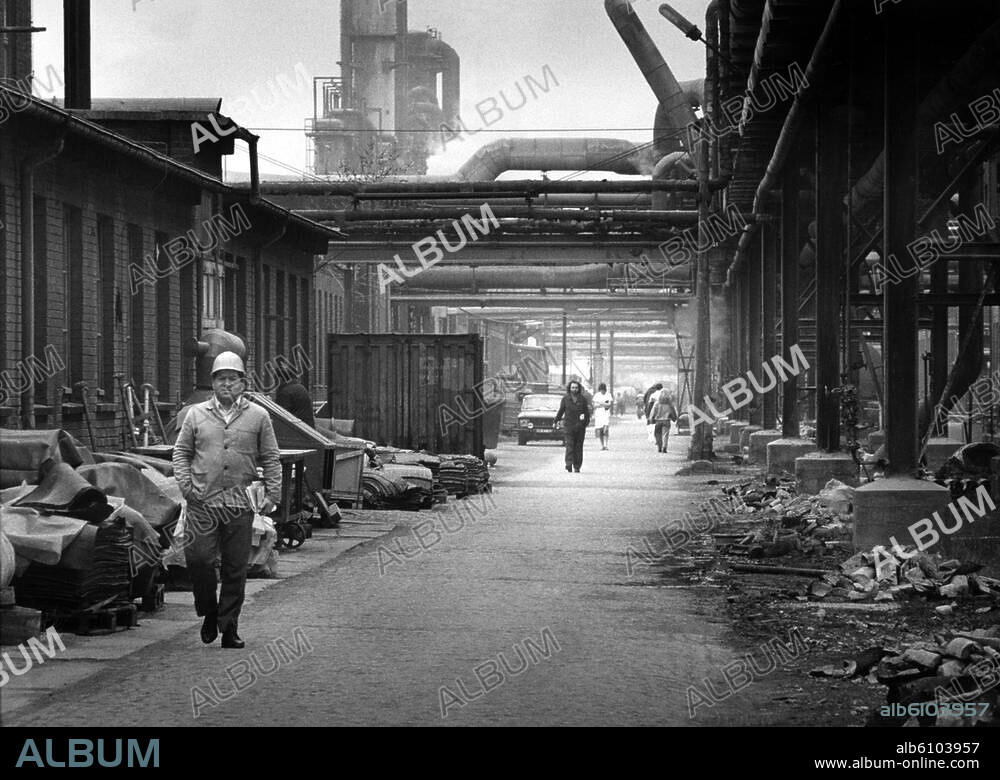 Schkopau (Saxony-Anhalt, East Germany / GDR), Buna-Werke (built 1936/37, since 1954 VEB Kombinat Chemische Werke Buna (chemical factory), after the German unification of 1989/90 in ownership of the US company Dow Chemical).-Partial view of the plant.-Photo, March 1990.