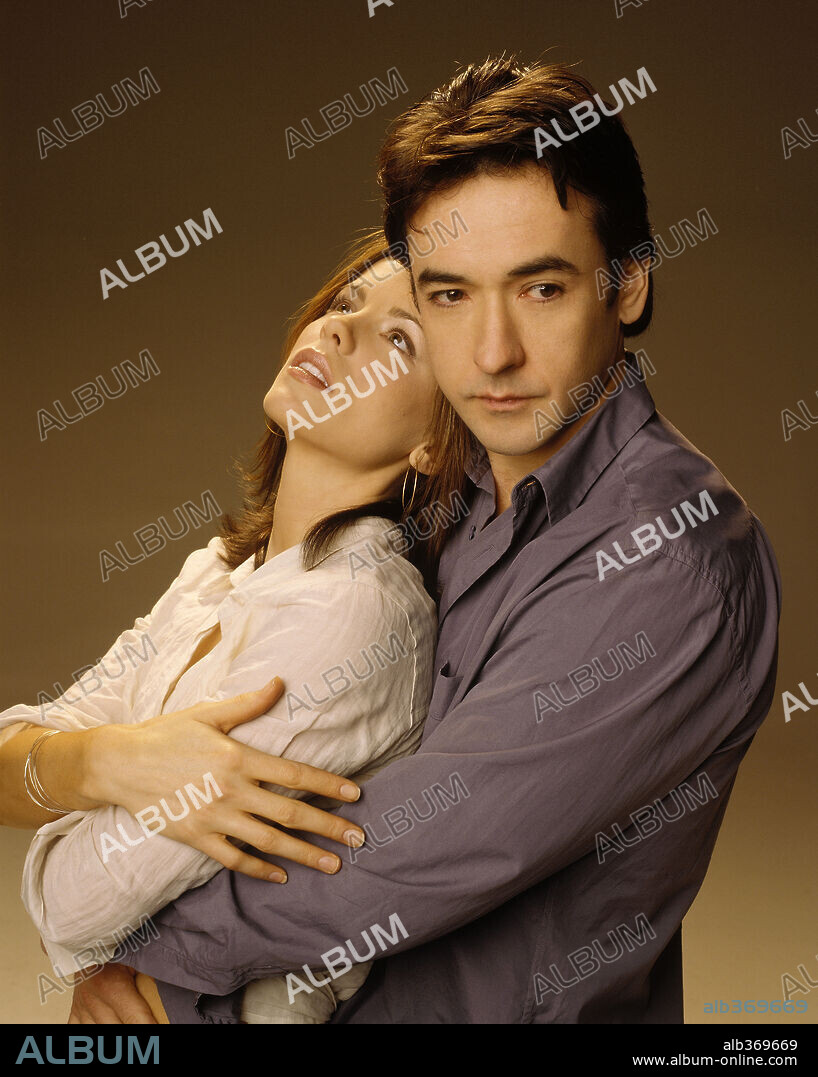 JOHN CUSACK and KATE BECKINSALE in SERENDIPITY, 2001, directed by PETER CHELSOM. Copyright SIMON FIELDS PRODUCTIONS/TAPESTRY FILMS / LEE, DAVID.