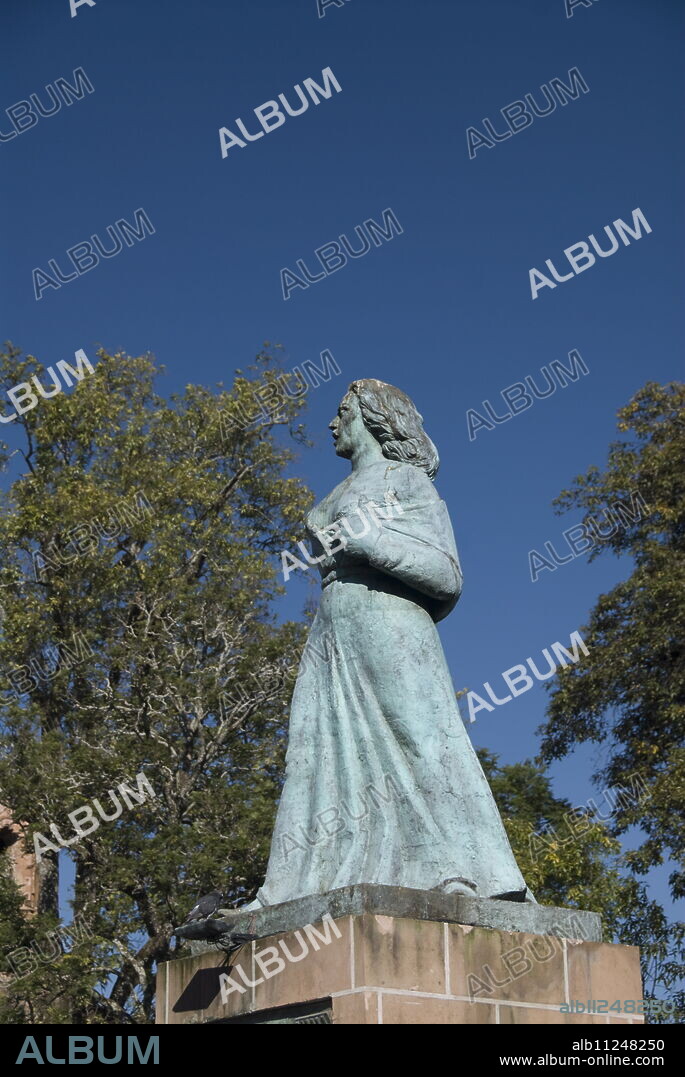 Statue of revolutionary heroine Gertrudis Bocanegra, Plaza Gertrudis Bocanegra (Plaza Chica), Patzcuaro, Michoacan, Mexico, North America.