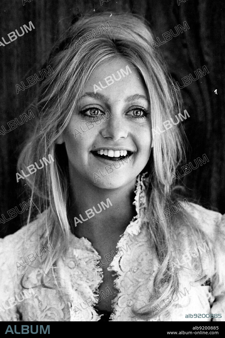 GOLDIE HAWN in THE DUCHESS AND THE DIRTWATER FOX, 1976, directed by MELVIN FRANK. Copyright 20TH CENTURY FOX.