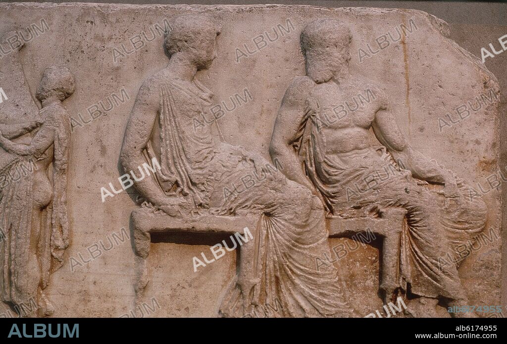 FIDIAS. FRISO DEL PARTENON- PROCESION DE LAS PANATENEAS- DETALLE DE LA ASAMBLEA DE DIOSES - SIGLO V AC.