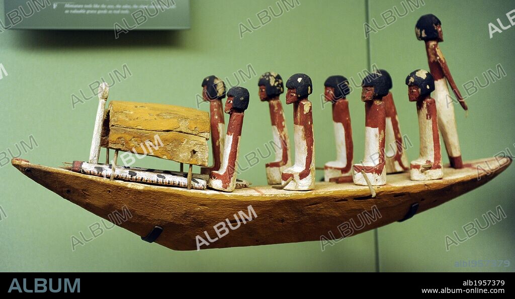 ARTE EGIPCIO. EGIPTO. Maquetas de madera policromada colocadas en el interior de las tumbas. La figurillas tenían una vida mágica y trabajaban para la persona muerta. Embarcación. Tumba de Nakht-Kaus. Heracleópolis. Primer Periodo Intermedio. 2140-2040 a. C. Museo Nacional. Copenhague. Dinamarca.