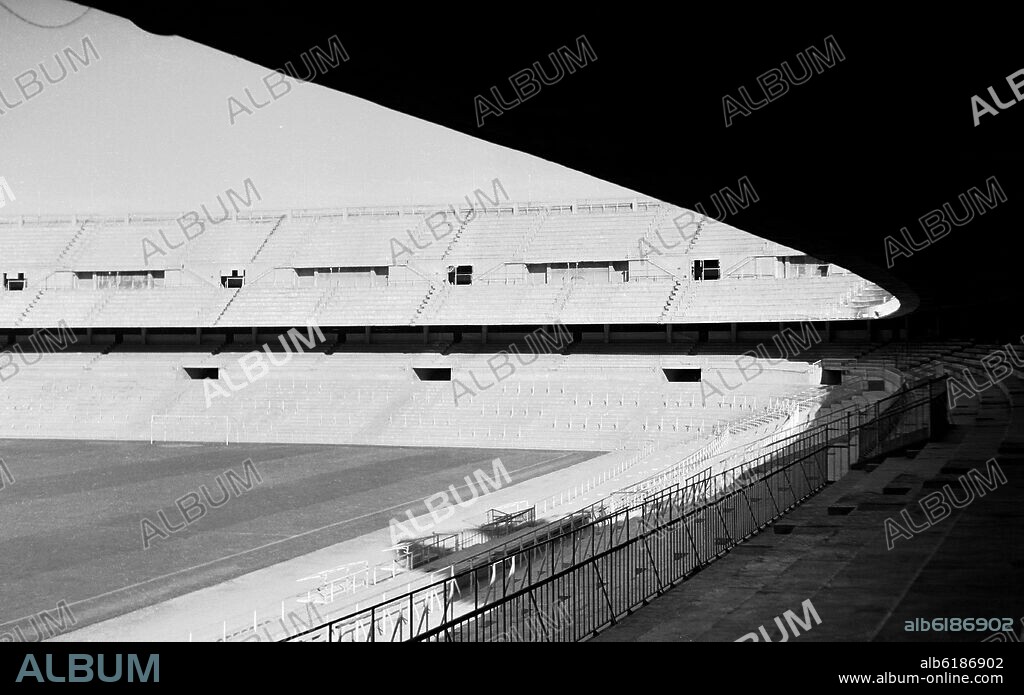 ANTONIO LAMELA / JOSE ALEMANI / MANUEL SALINAS. ESTADIO DE FUTBOL DEL REAL MADRID REALIZADO ENTRE 1944 Y 1947 -  FOTOGRAFIA EN BLANCO Y NEGRO - AÑOS 60.