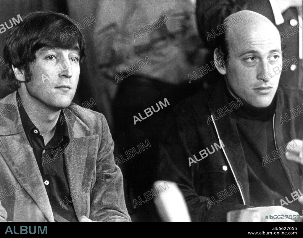 Dick Lester, JOHN LENNON y RICHARD LESTER. American director Richard Lester (r) and his actor John Lennon (l), known as one of the four Beatles, in September 1966 during a press conference in Hamburg. John Lennon acts in Lester's new film "How I Won The War". 31/08/1966
