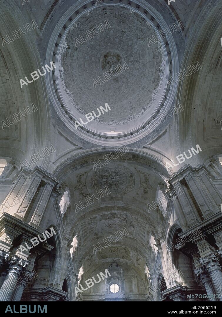 BOVEDA Y CUPULA DE LA NAVE CENTRAL.