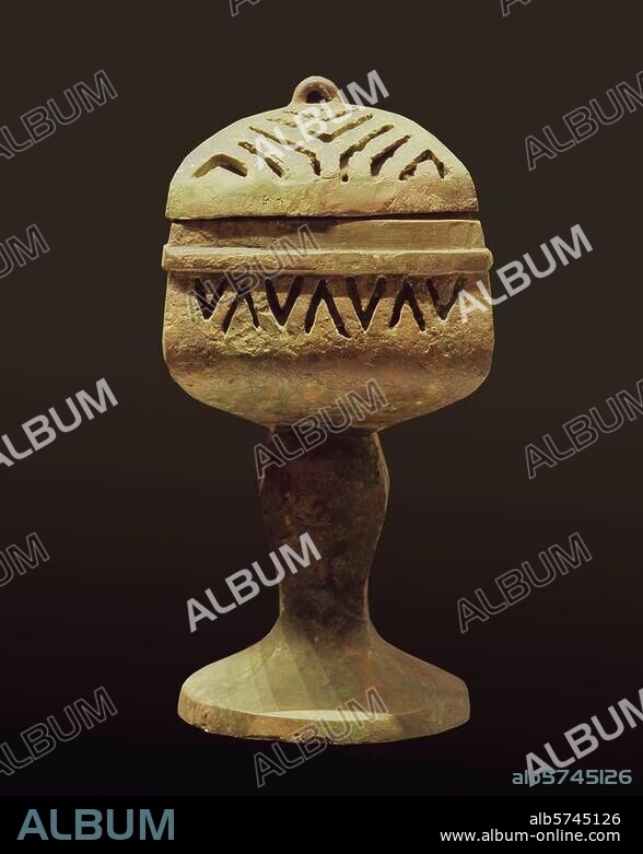 China, Westliche Han-Dynastie. (206 v. Chr. 9 n. Chr.). Räuchergefäß ("xunlu"). Bronze, Gesamthöhe 17,3 cm, Breite der Mündung 7,4 × 8 cm, Durchmesser des Fußes 8,5 cm. Fundort: Guangzhou, Grab des Königs Zhao Mo (reg. 137-122 v. Chr.). Inv. Nr. B 61. Guangzhou, Nan Yue wang Museum.