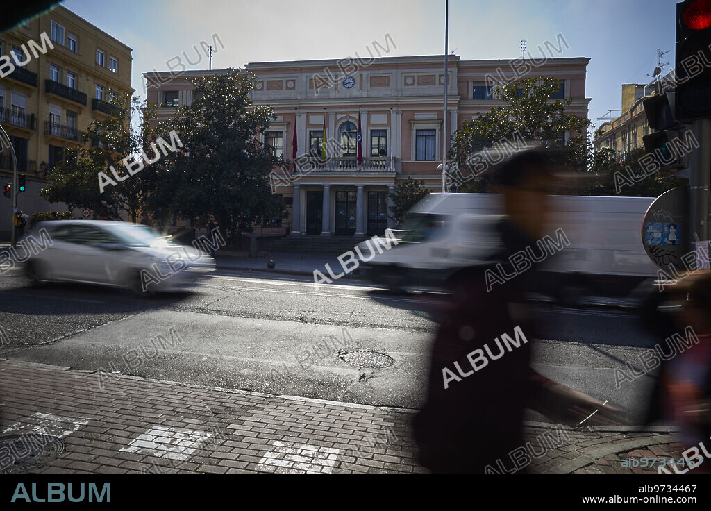 Madrid, 14/02/2020. Avenida de la Albufera. Edificio de la Junta de Distrito de Puente de Vallecas. Foto: Guillermo Navarro. ARCHDC.